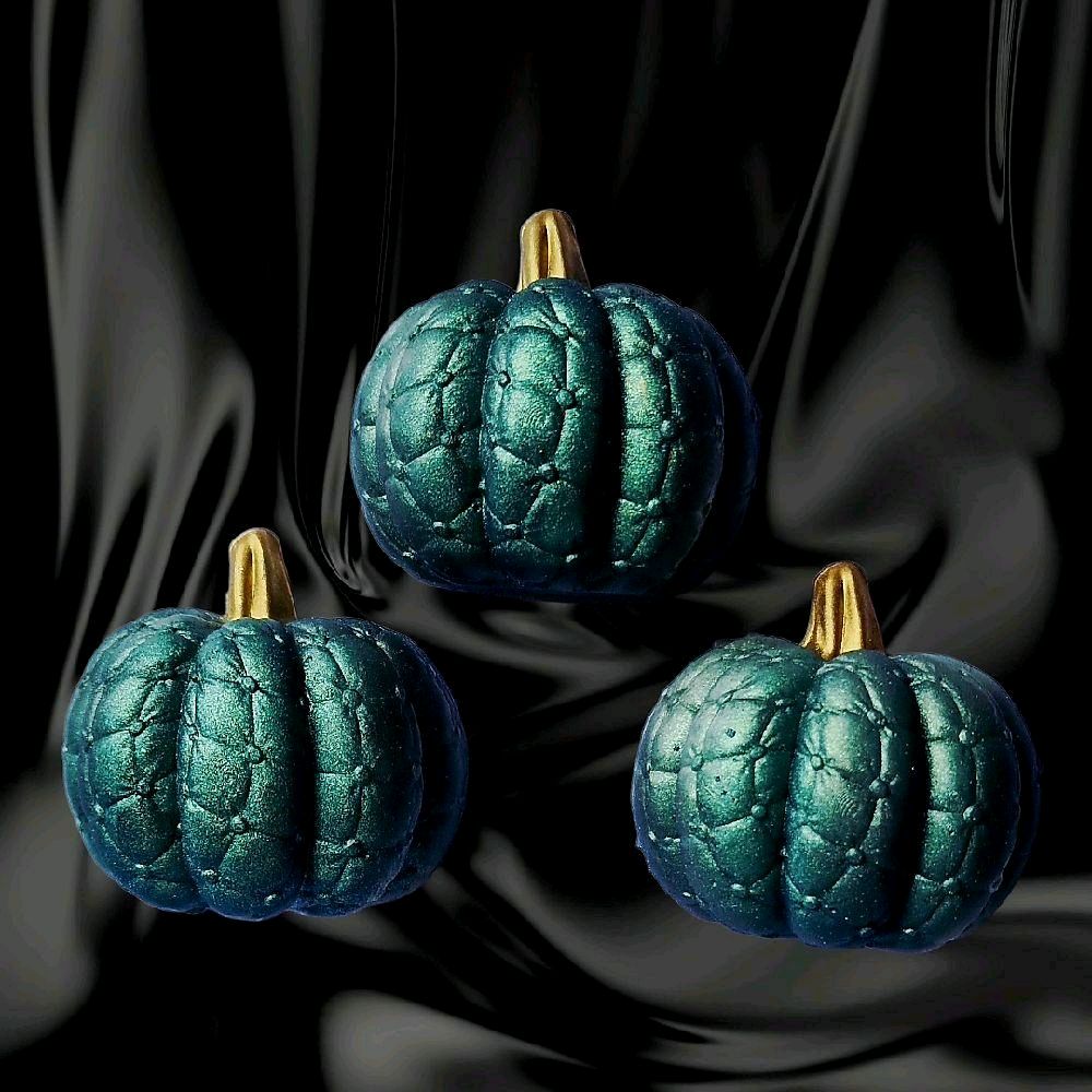 Large quilted pumpkins